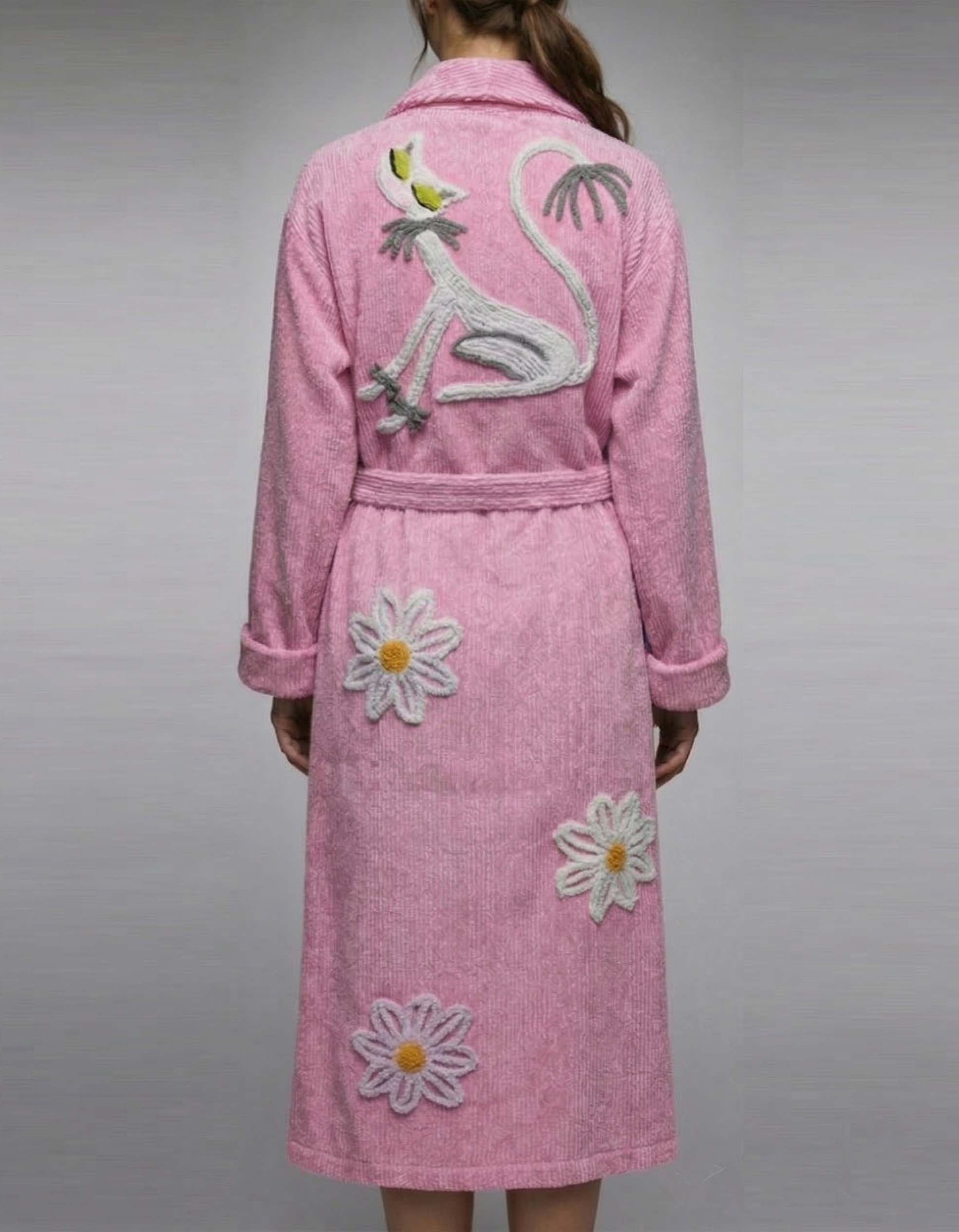 A Robe with Cat-titude “Diva Cat” in Slipper Pink